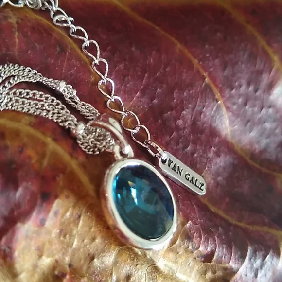 Back in stock!! Popular Sapphire Blue Swarovski CRYSTAL/Pendant/NECKLACE - Picture 7 of 7